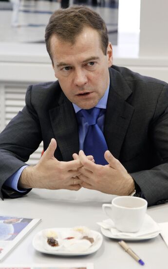 Президент РФ Дмитрий Медведев посетил "Московские новости"