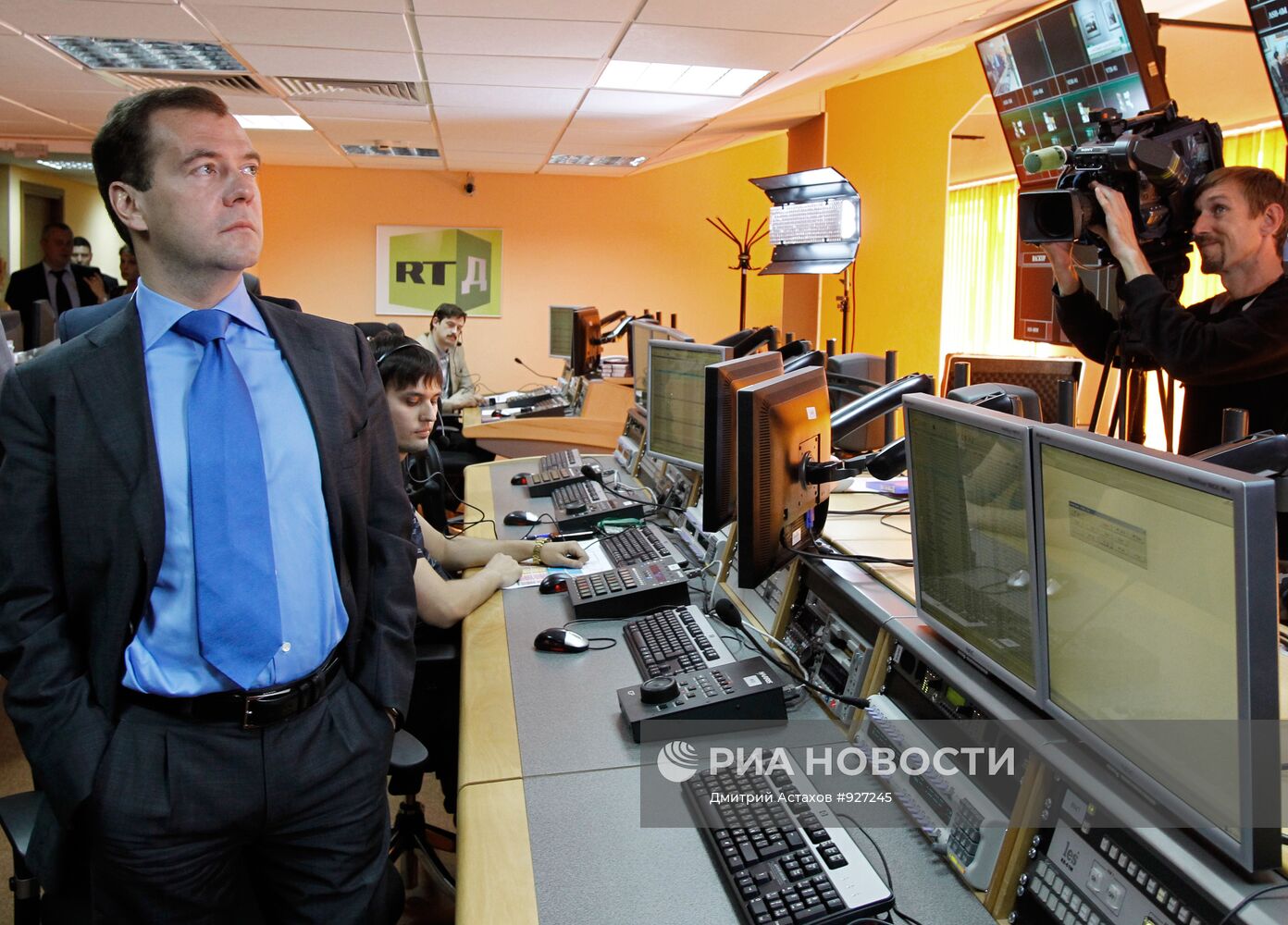Президент РФ Дмитрий Медведев посещает телеканал Russia Today