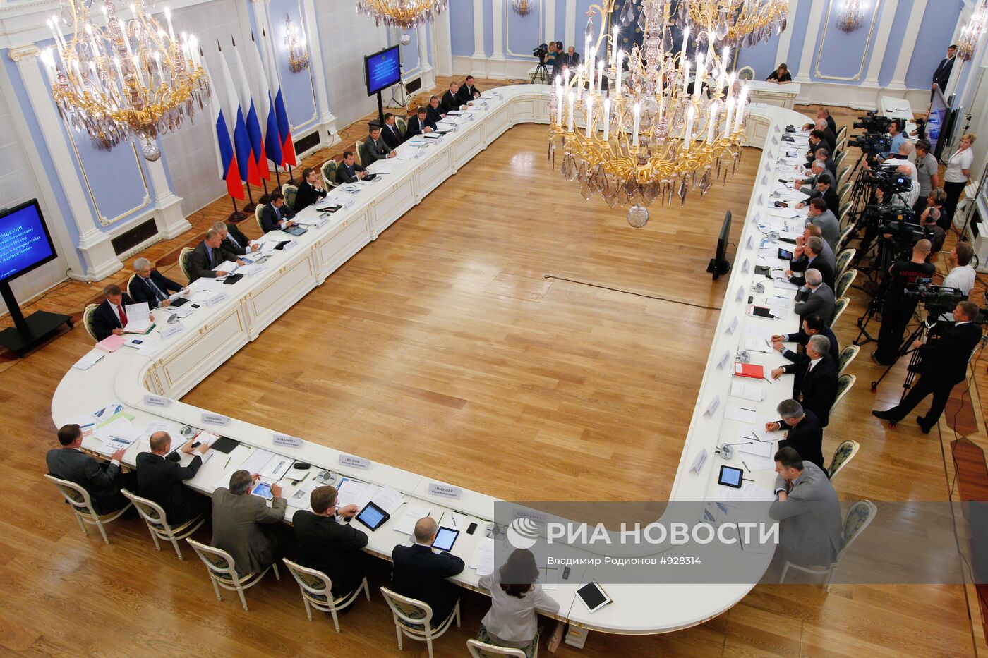 Президент РФ Дмитрий Медведев проводит заседание