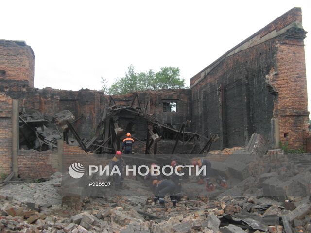 Во Владивостоке обрушилась 6-метровая стена старого завода