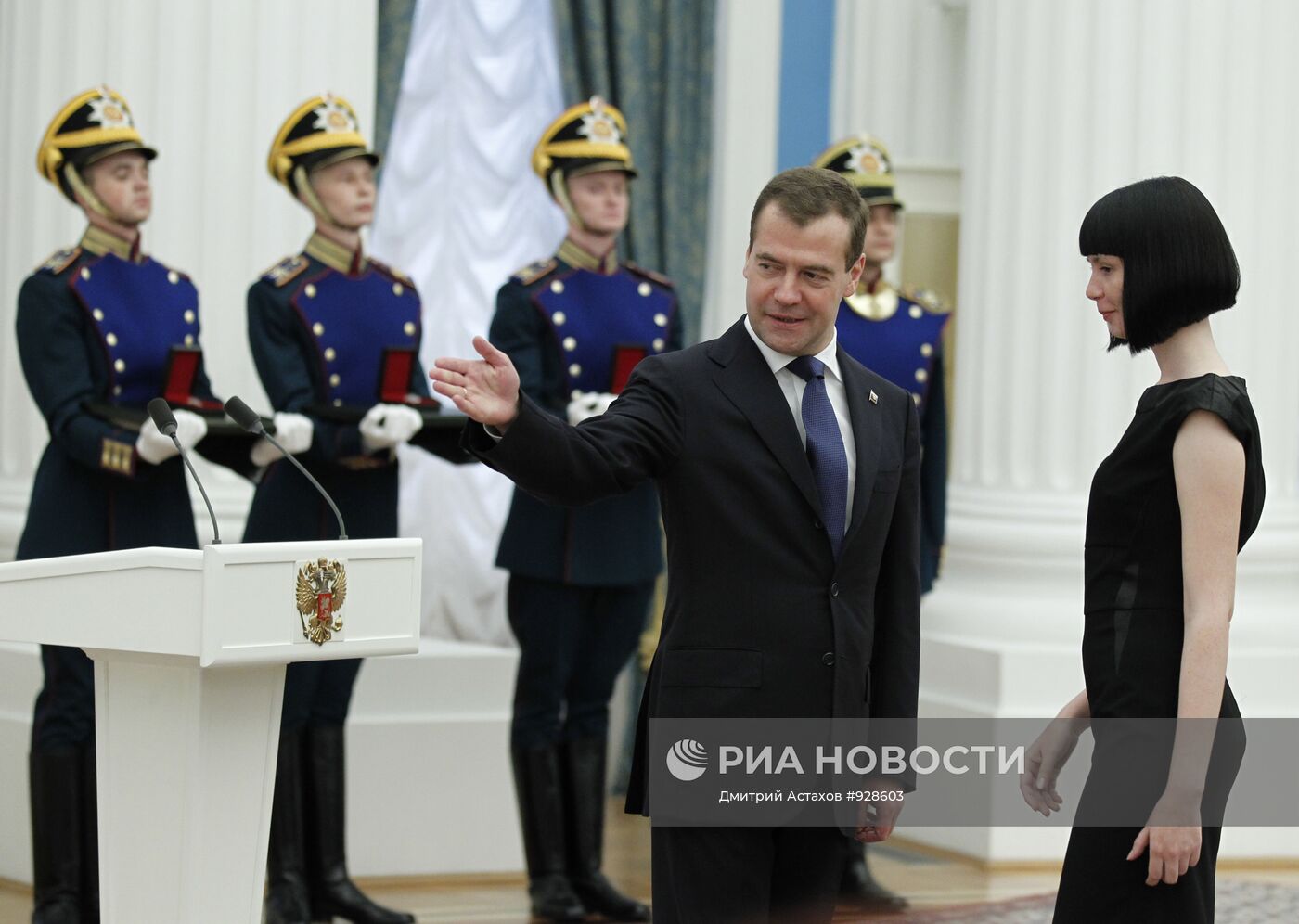 Д.Медведев вручил премии молодым деятелям культуры