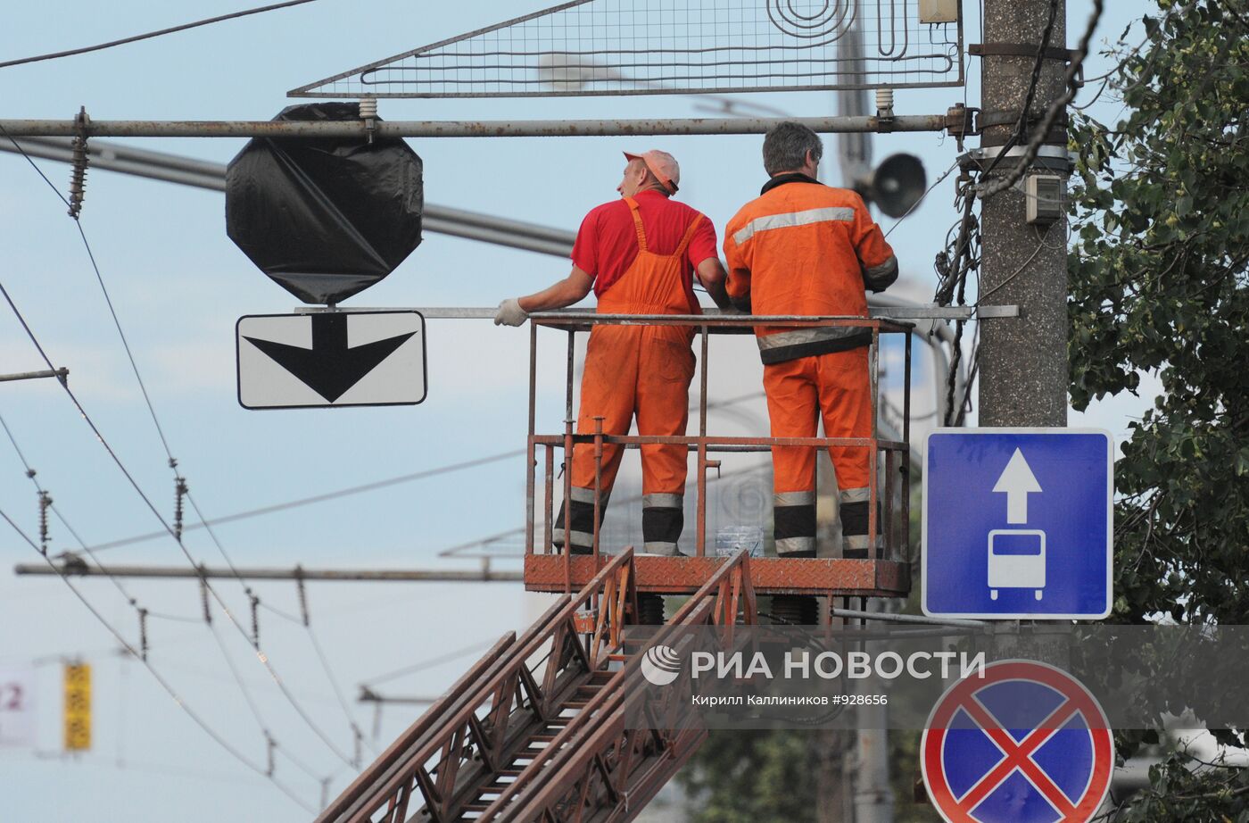 Установка знаков полосы общественного транспорта в Москве