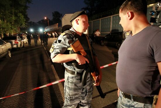 Мужчина открыл беспорядочную стрельбу в Москве