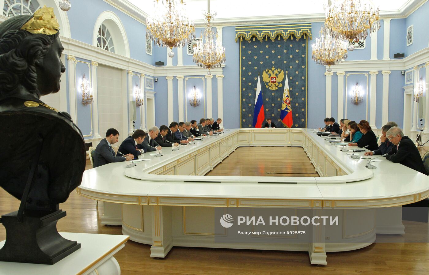 Д.Медведев встретился с членами правительства РФ