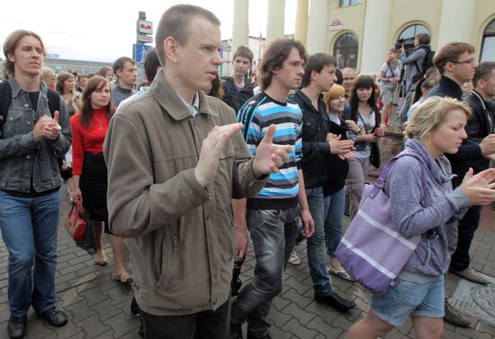 Акция движения "Революция через социальные сети" в Минске