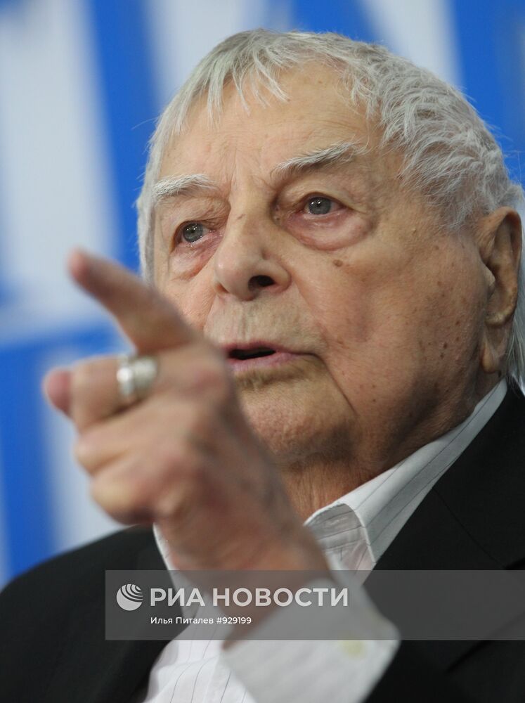 П/к художественного руководителя Театра на Таганке Ю.Любимова