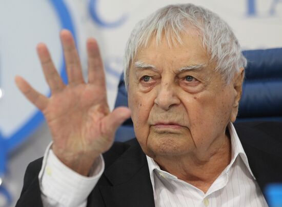 П/к художественного руководителя Театра на Таганке Ю.Любимова