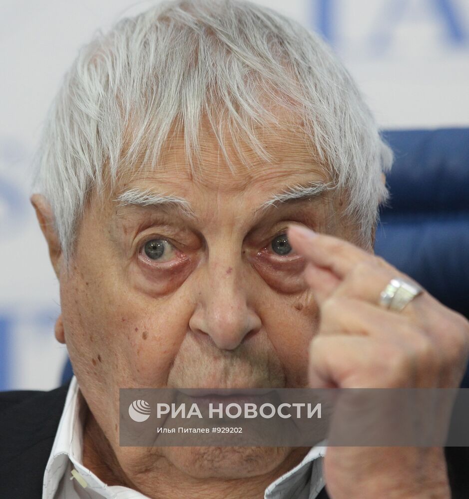 П/к художественного руководителя Театра на Таганке Ю.Любимова