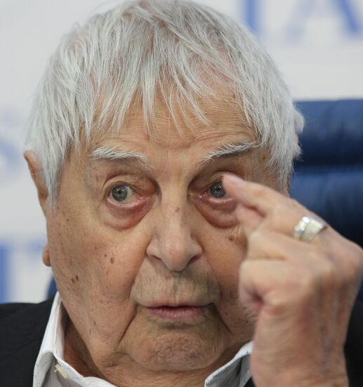 П/к художественного руководителя Театра на Таганке Ю.Любимова