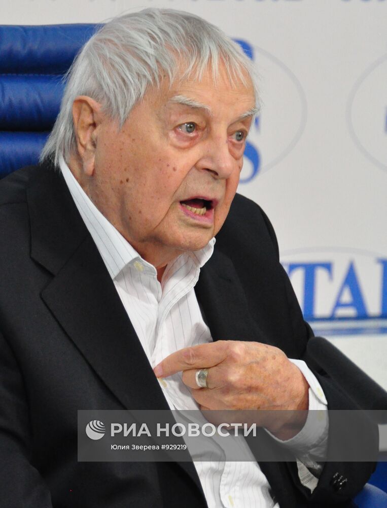 П/к художественного руководителя Театра на Таганке Ю.Любимова