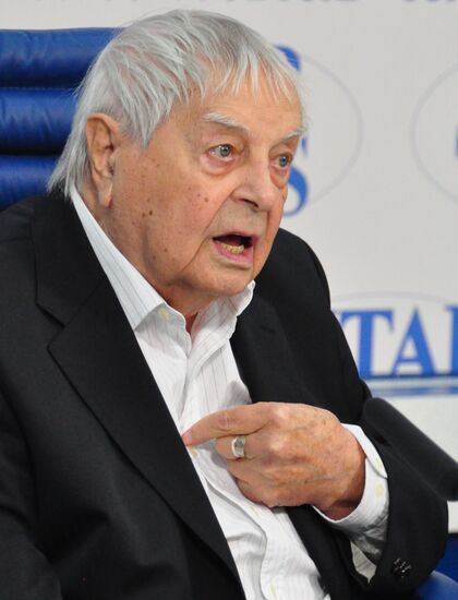 П/к художественного руководителя Театра на Таганке Ю.Любимова