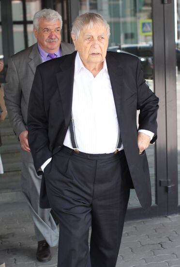 П/к художественного руководителя Театра на Таганке Ю.Любимова