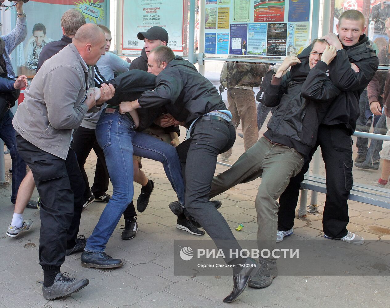 Акция протеста движения "Революция через социальные сети"