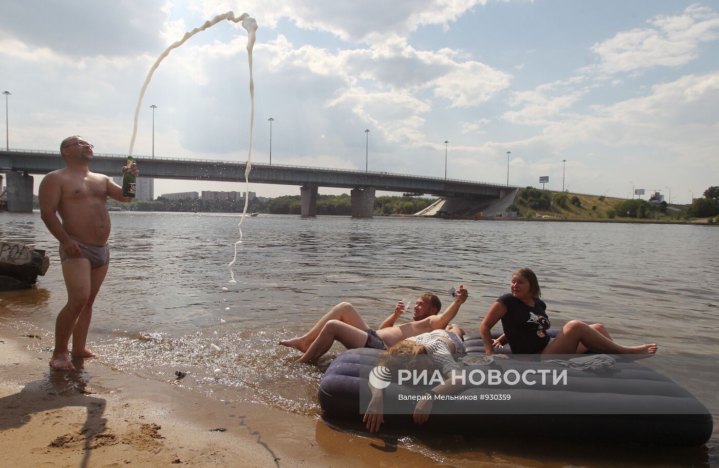 Отдых горожан на пляжах Москвы