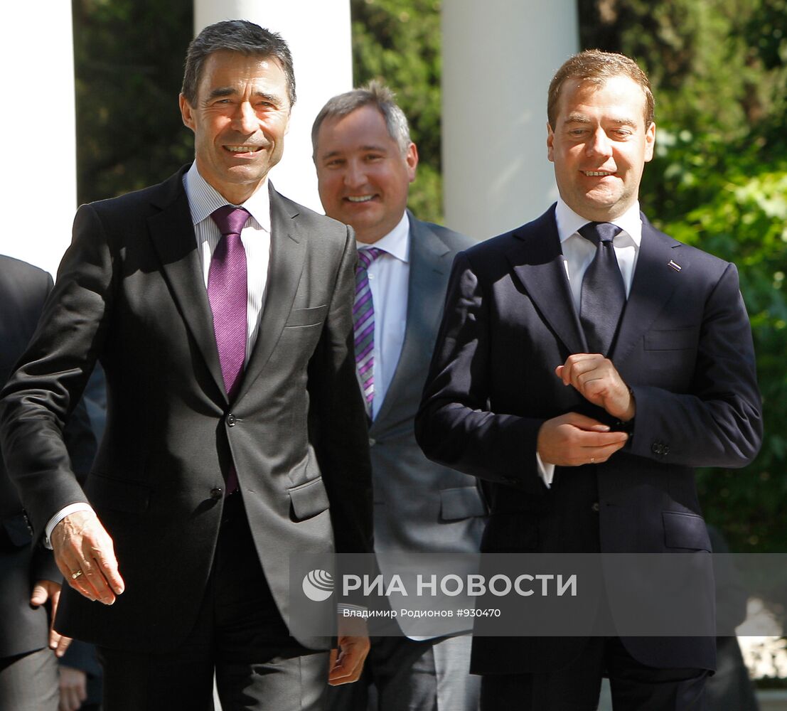 Встреча Д.Медведева с участниками заседания совета Россия—НАТО