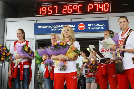 Российские баскетболистки, выигравшие ЧЕ, вернулись из Польши