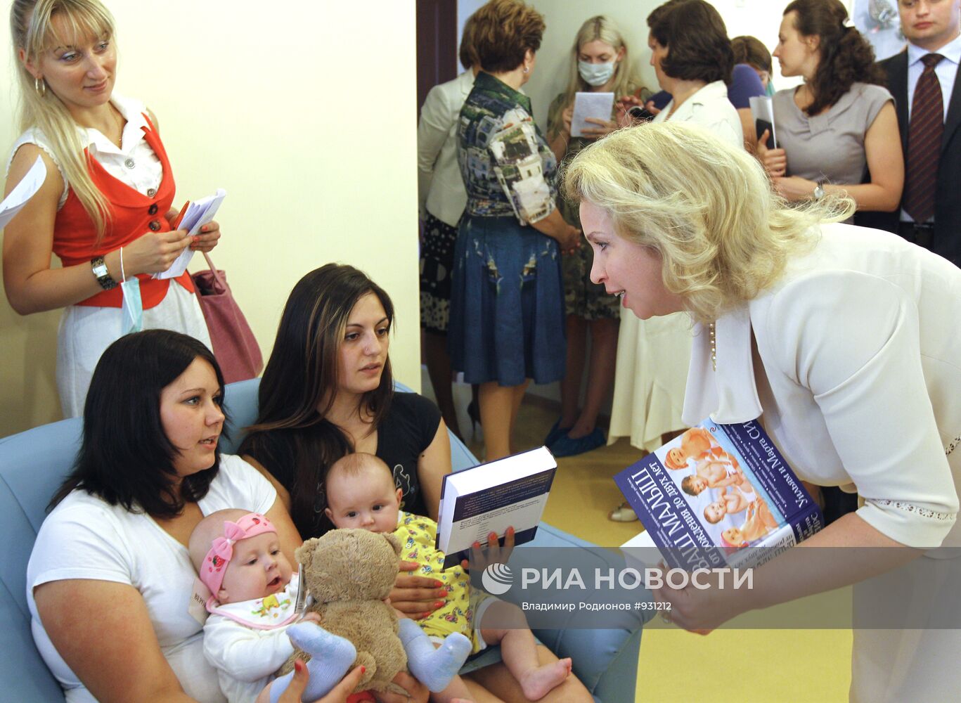 С.Медведева посетила специализированный дом ребенка в Москве