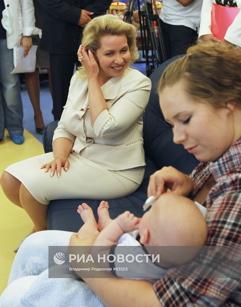 С.Медведева посетила специализированный дом ребенка в Москве
