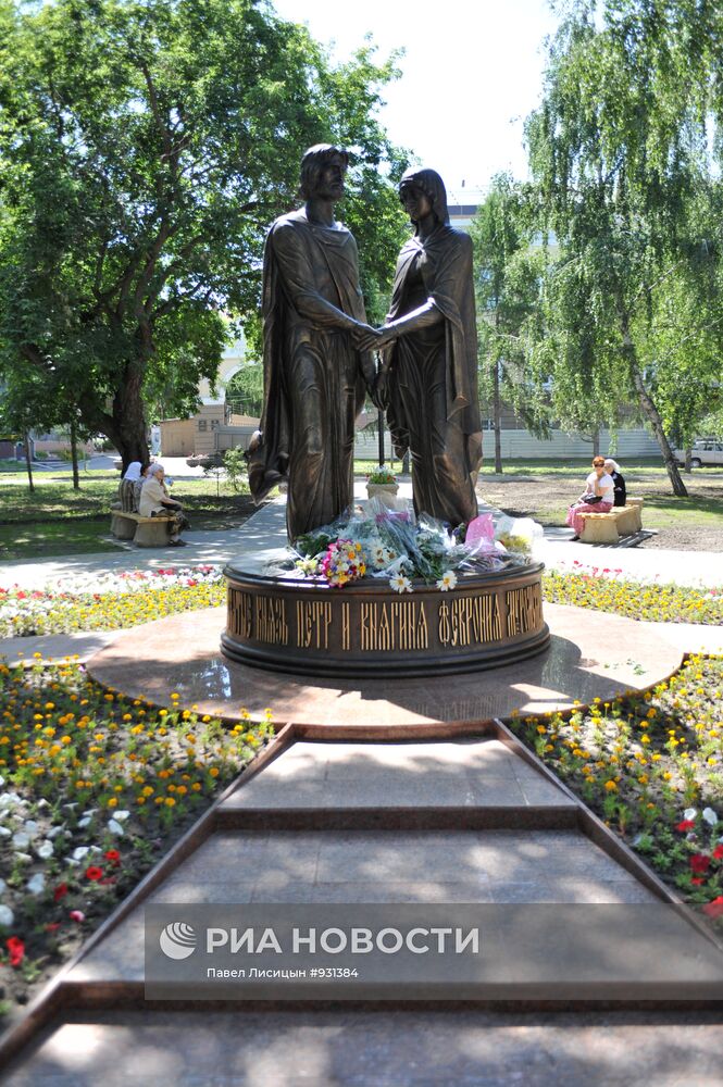 Открытие памятника Петру и Февронии Муромским в Омске
