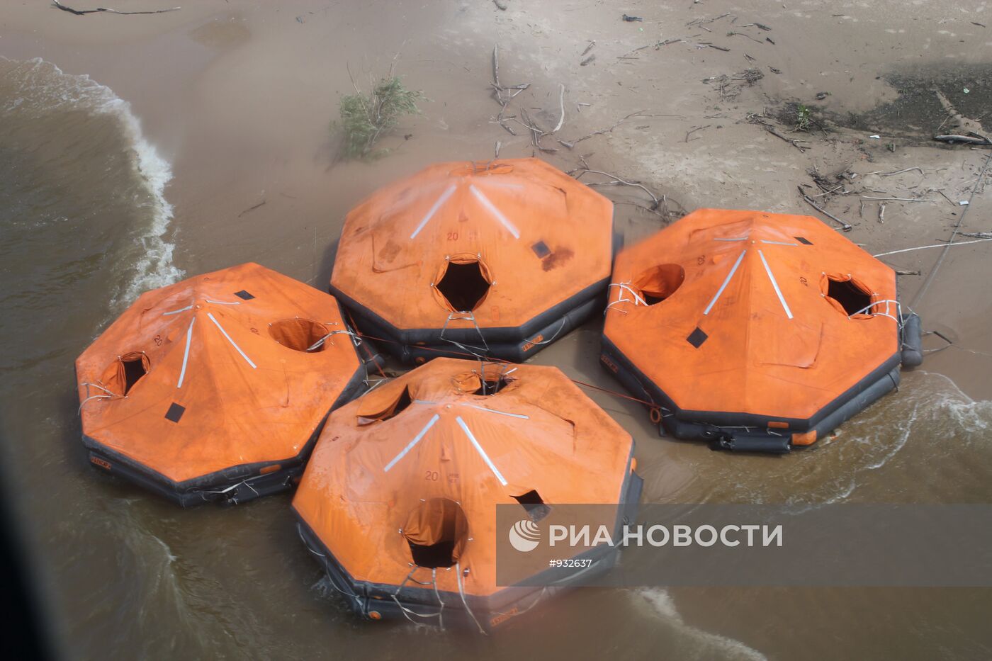 Спасательные плоты с затонувшего теплохода "Булгария"