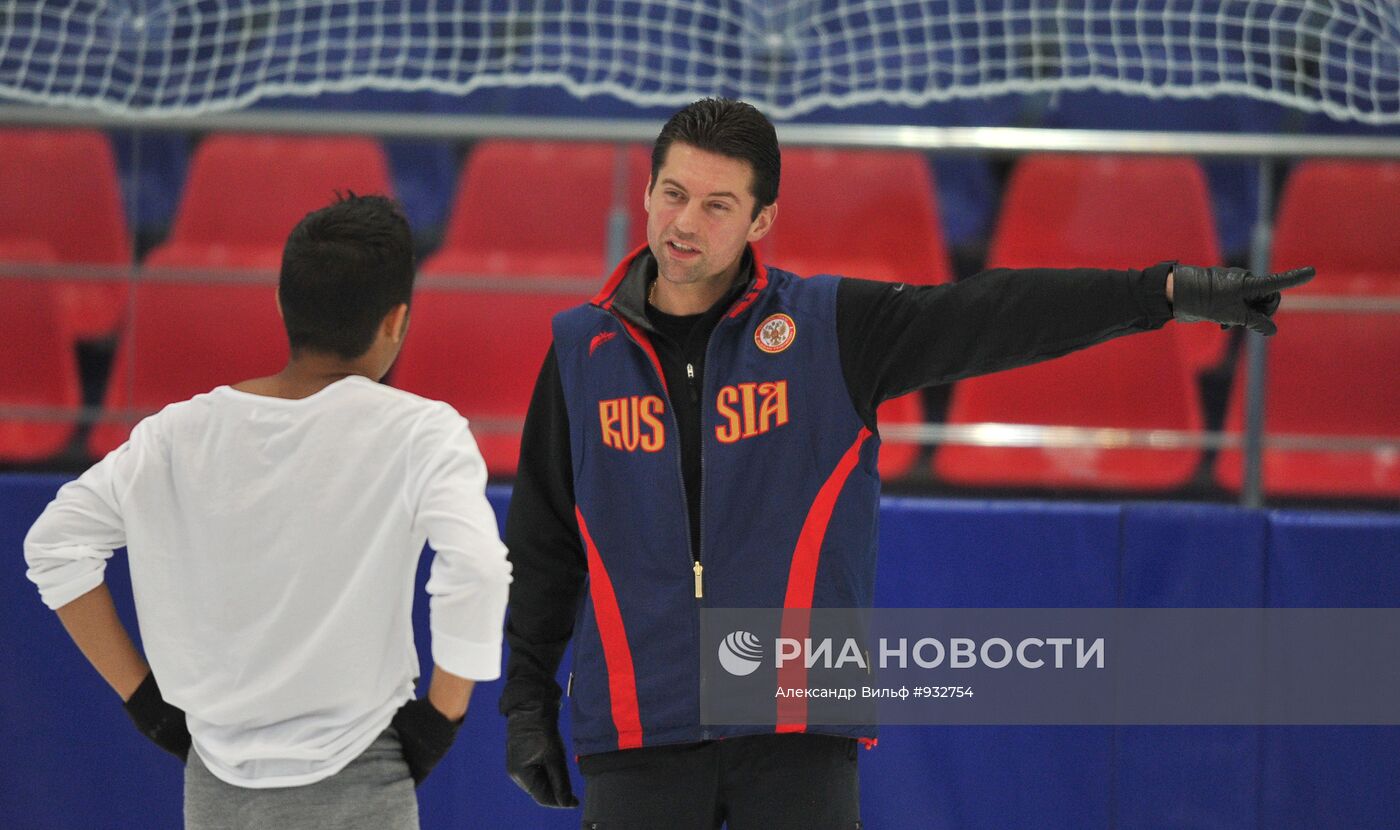 Тренировка фигуристов российского тренера Николая Морозова
