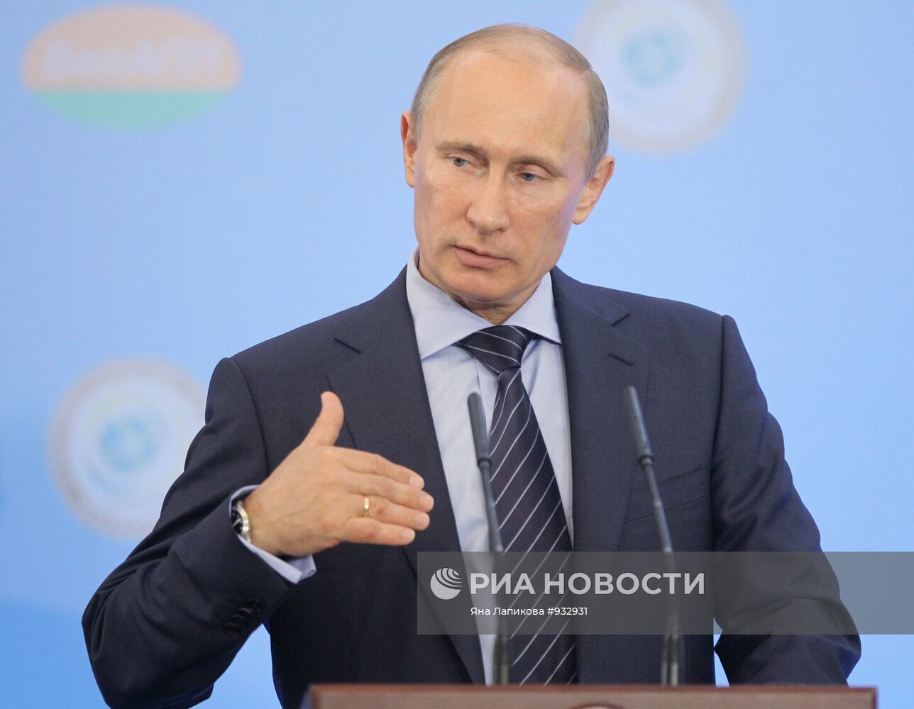 Премьер-министр РФ В.Путин принимает участие в конференции