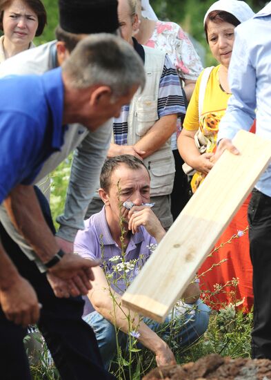 Похороны погибших во время крушения теплохода "Булгария"