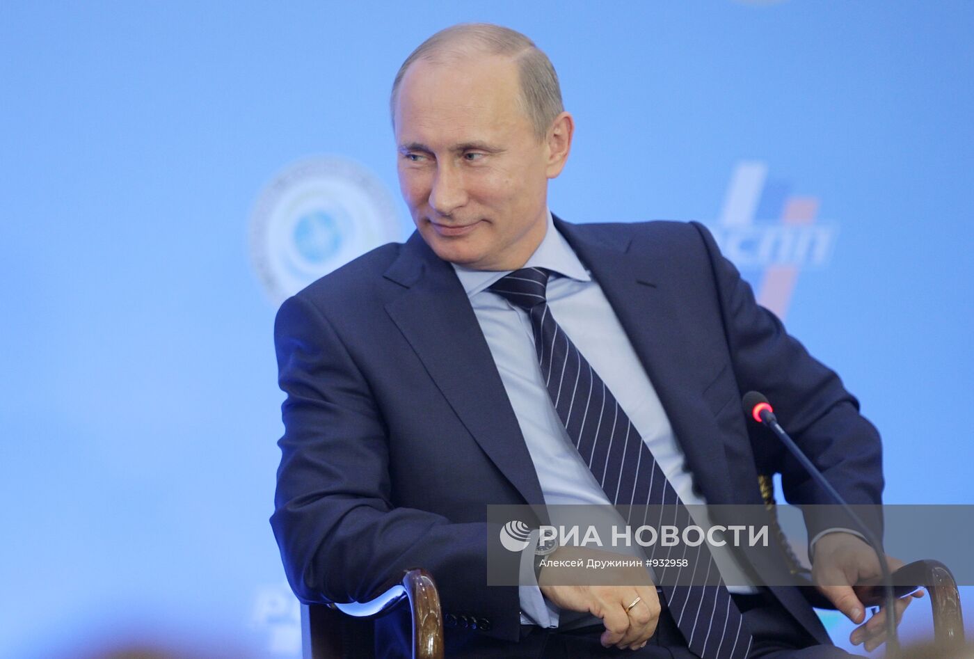 Премьер-министр РФ В.Путин принимает участие в конференции