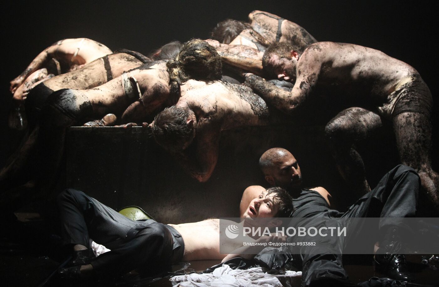 Пресс-показ спектакля "Город.ОК" в рамках Чеховского фестиваля