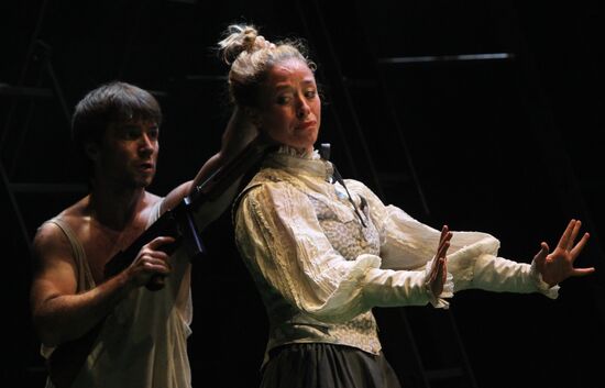 Пресс-показ спектакля "Город.ОК" в рамках Чеховского фестиваля