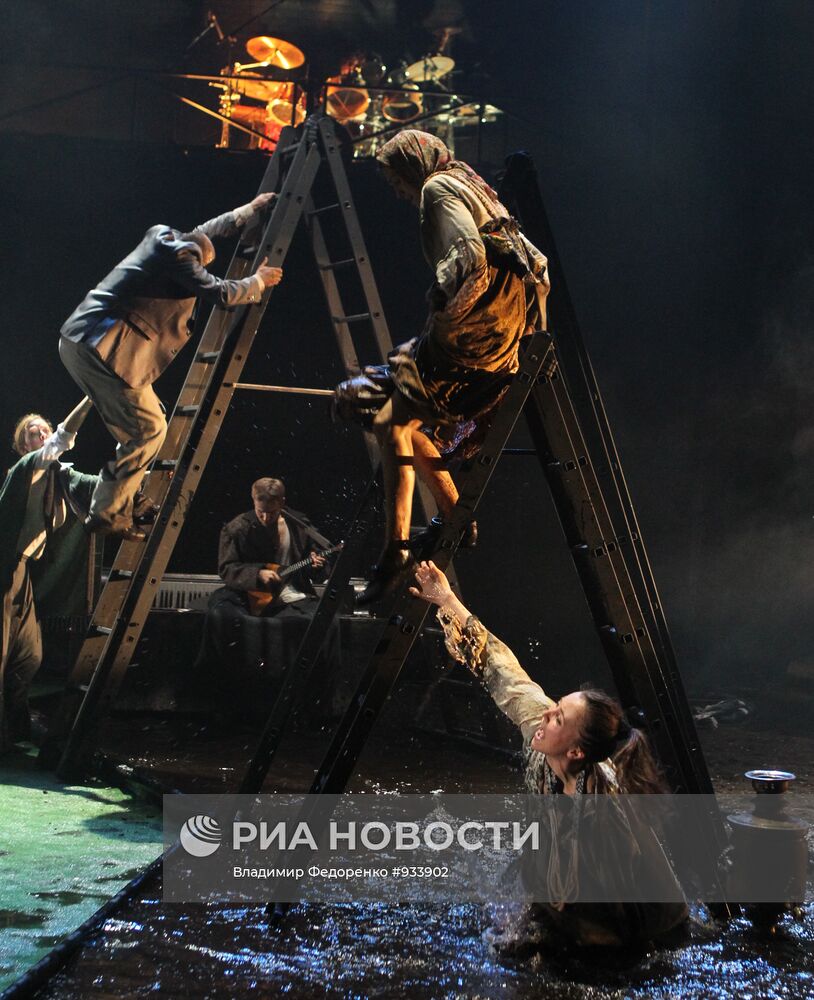 Пресс-показ спектакля "Город.ОК" в рамках Чеховского фестиваля