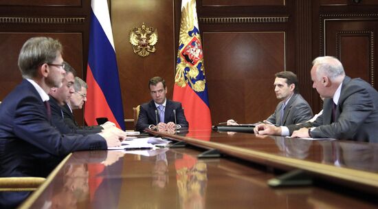 Дмитрий Медведев провел совещание в "Горках"