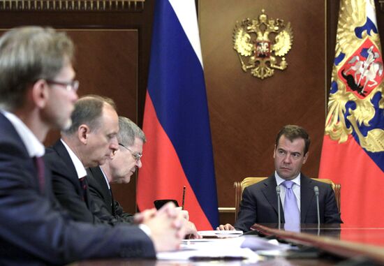 Дмитрий Медведев провел совещание в "Горках"