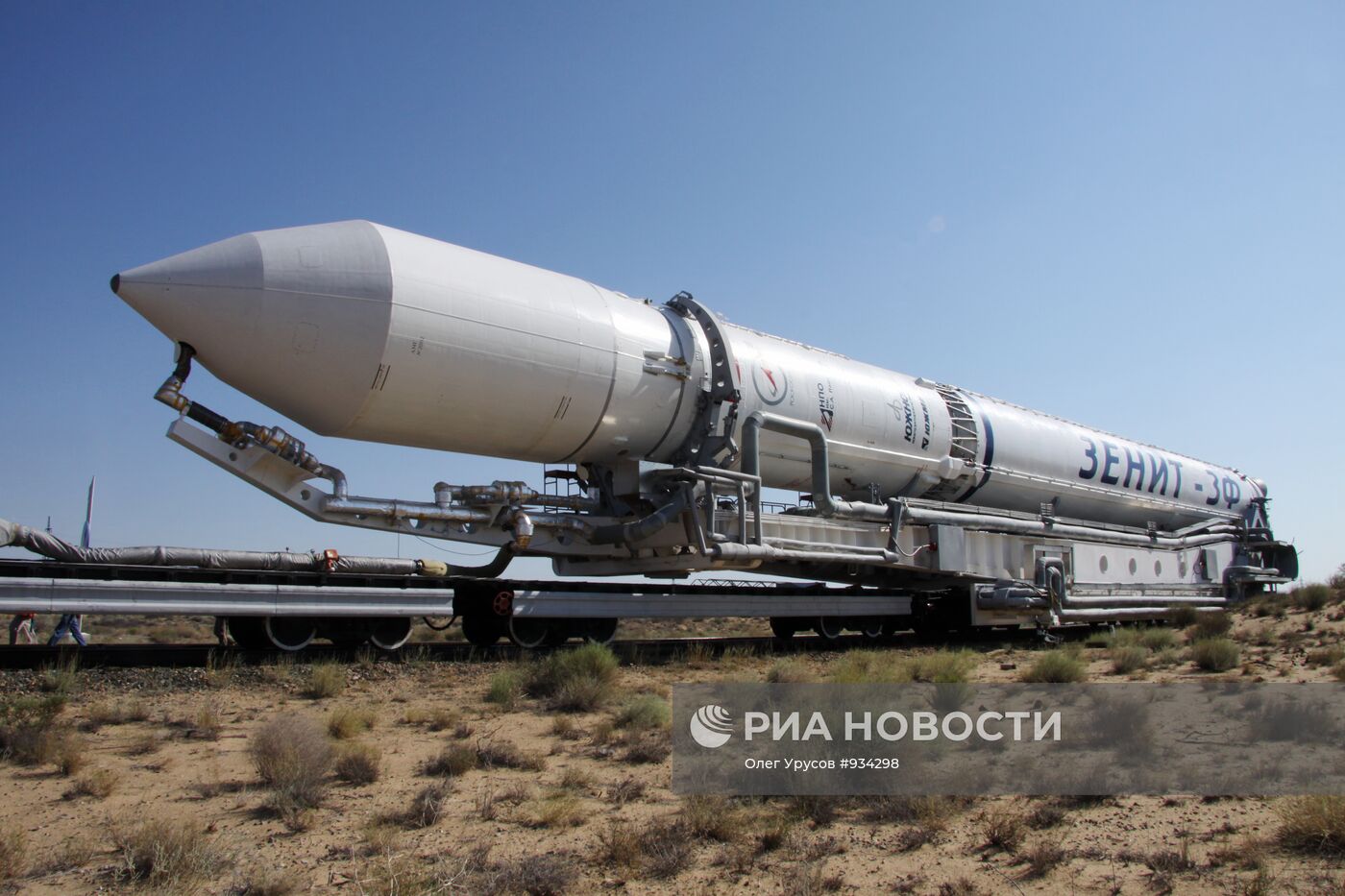 Вывоз ракеты космического назначения "Зенит-3М"