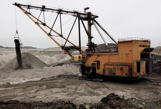 Добыча угля на "Новошахтинском" разрезоуправлении в Приморье