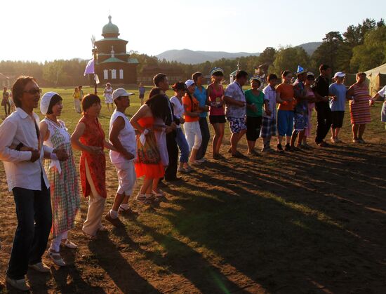 Фестиваль национального танца "Ночь ехора" в Бурятии