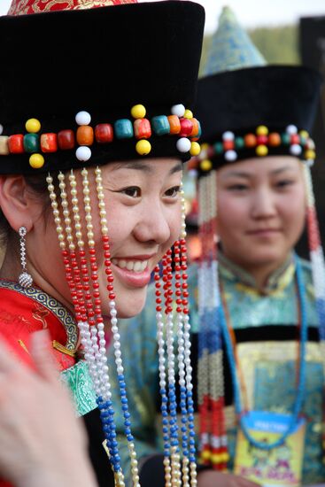 Фестиваль национального танца "Ночь ехора" в Бурятии