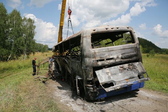 Последствия столкновения пассажирского автобуса с КАМАЗом