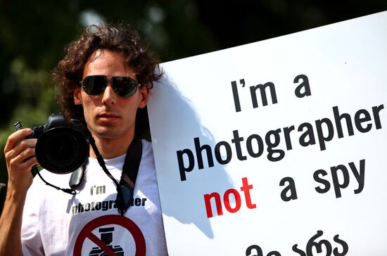 Акция в поддержку фотографов, задержанных в Грузии