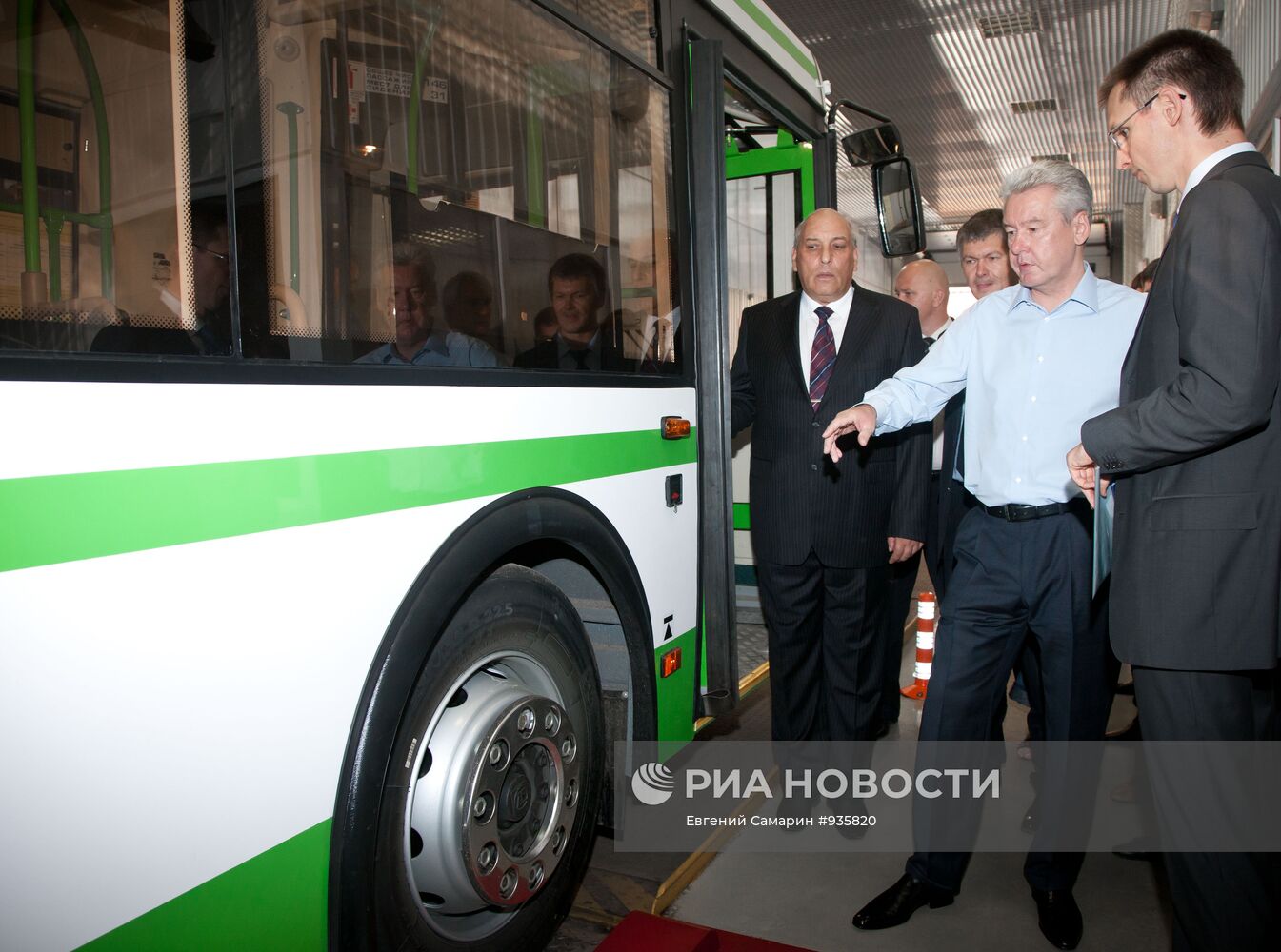 Визит мэра Москвы Сергея Собянина в автобусное депо