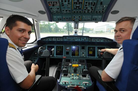 Передача самолета Ан-148-100Е в лизинг авиакомпании "Полет"
