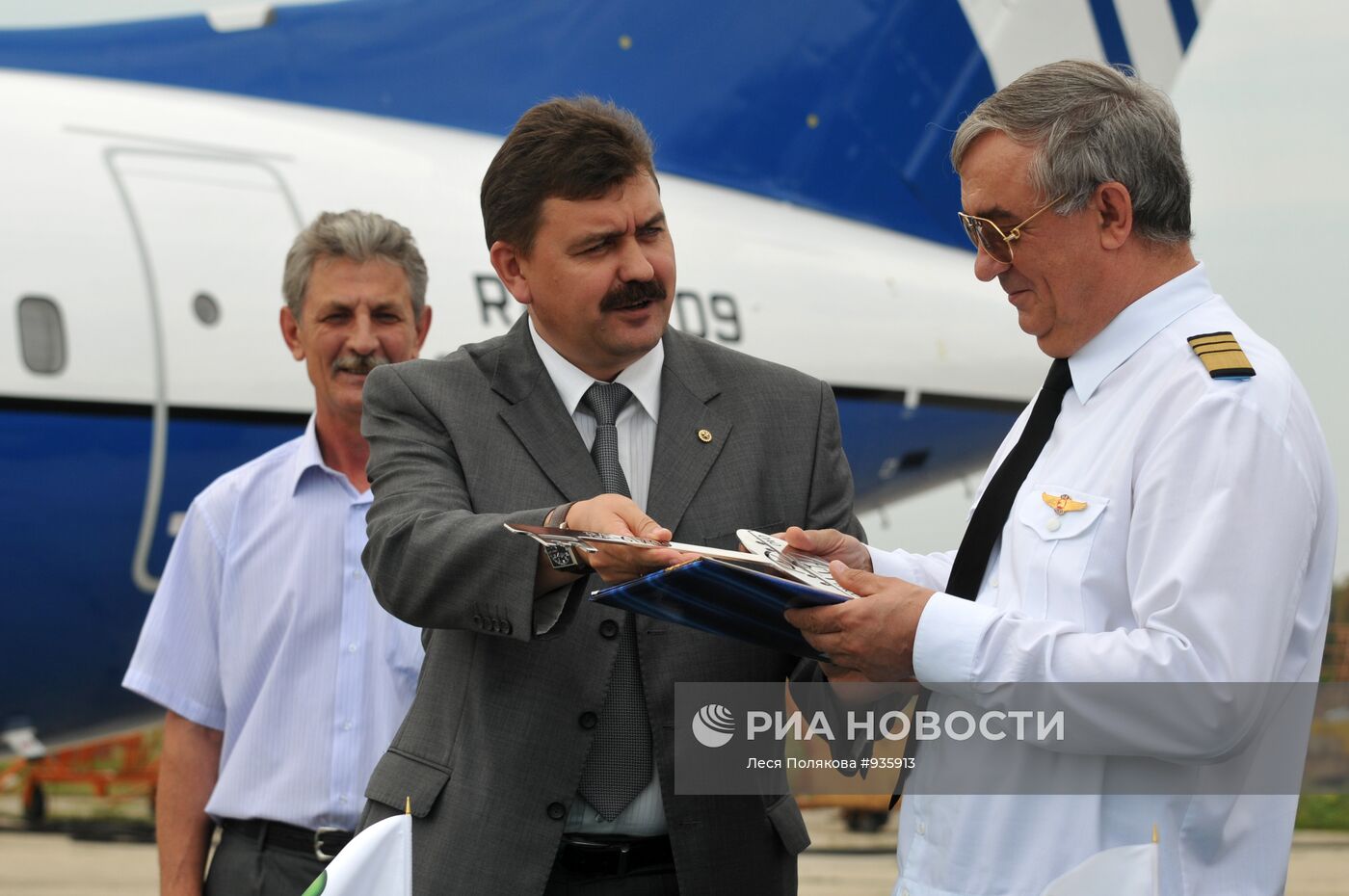 Передача самолета Ан-148-100Е в лизинг авиакомпании "Полет"