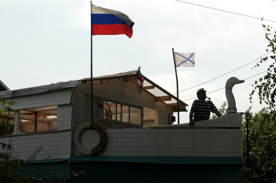 Дом-корабль в деревне Старый Шимск Новгородской области