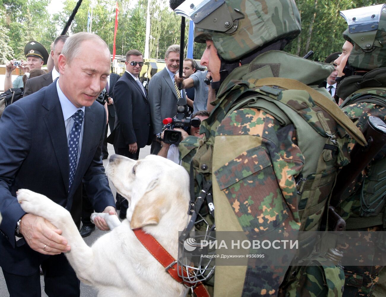 В.Путин посетил дивизию внутренних войск МВД России в Балашихе