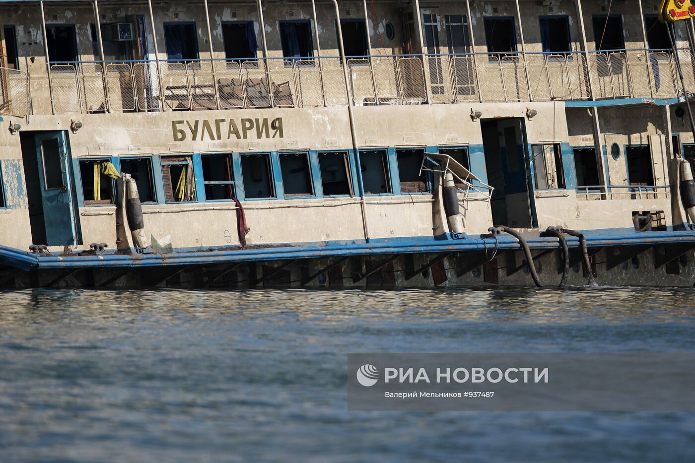 Работы по подъему теплохода "Булгария"