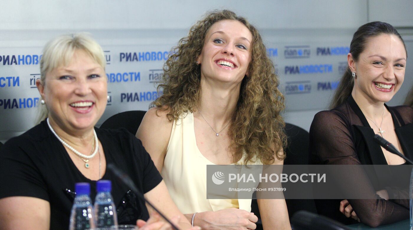 Татьяна Покровская, Наталья Ищенко и Анастасия Давыдова