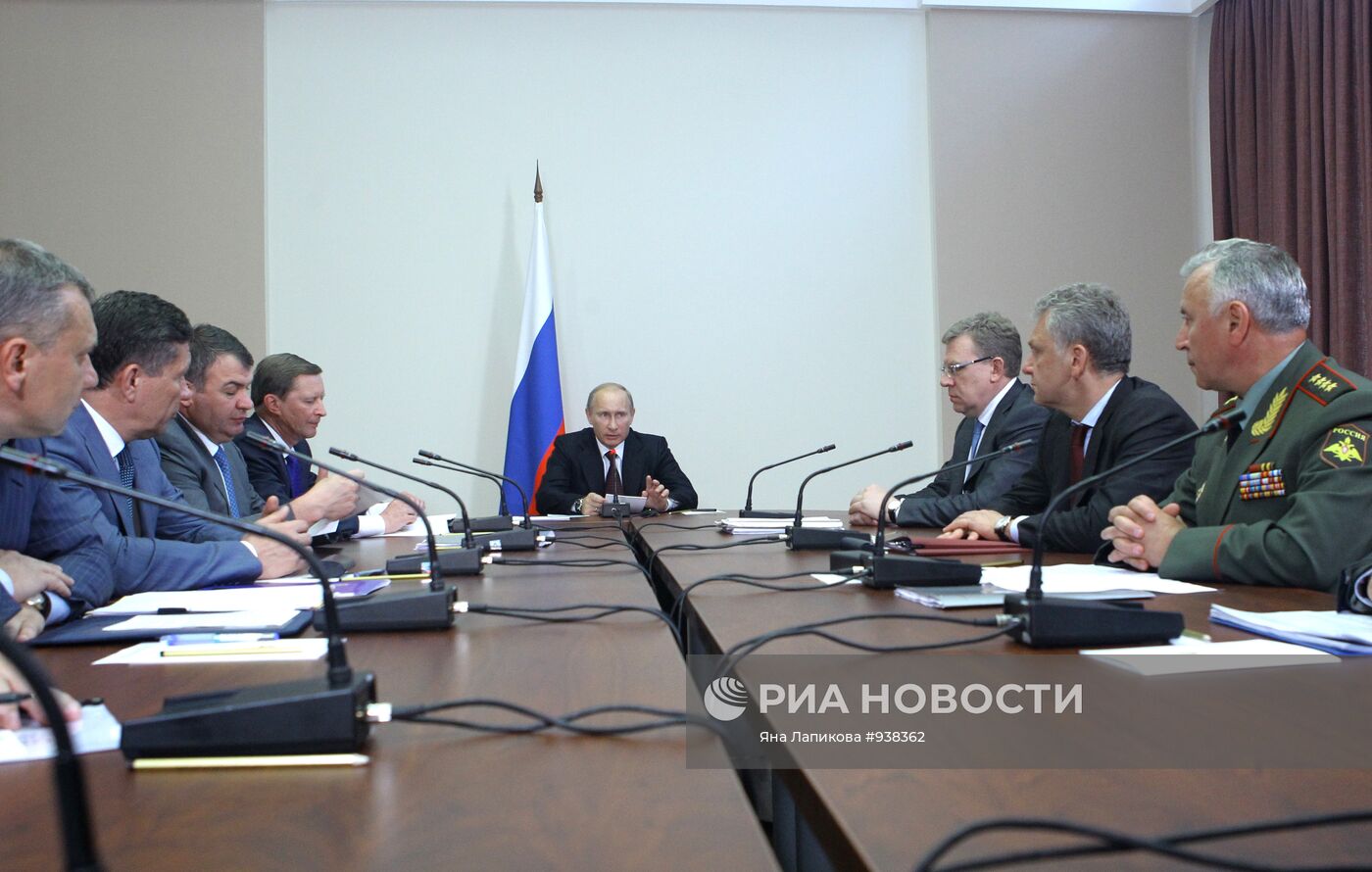 В. Путин провел совещание по вопросу размещения гособоронзаказа