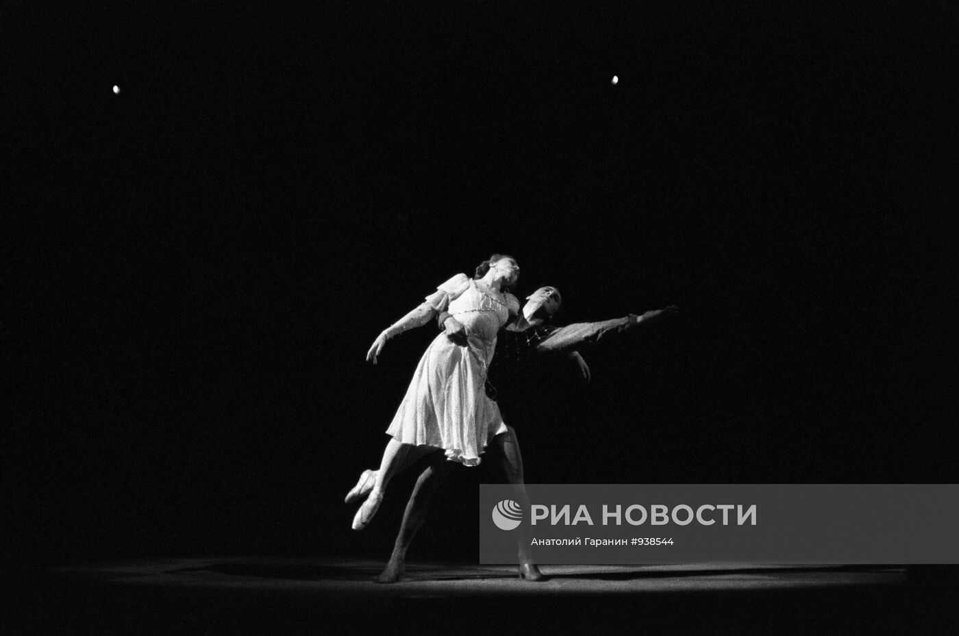 Артисты балета Г. Уланова и К. Сергеев