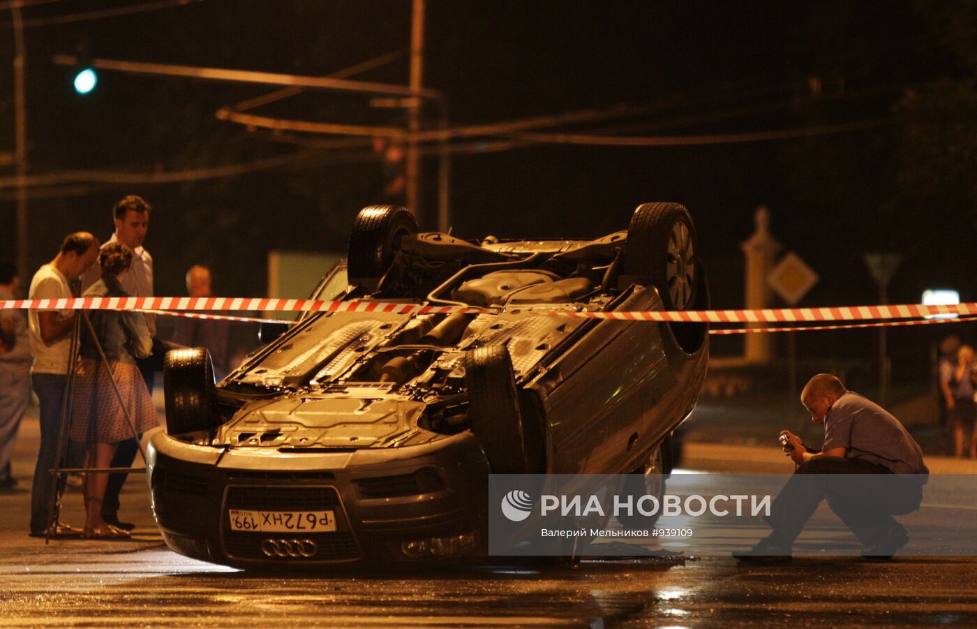 Легковой автомобиль, попавший в ДТП на Мосфильмовской улице