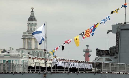 Репетиция военного парада в честь Дня ВМФ в Санкт-Петербурге